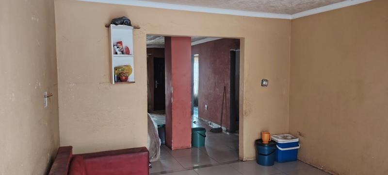 7 Bedroom Property for Sale in Mapetla Gauteng