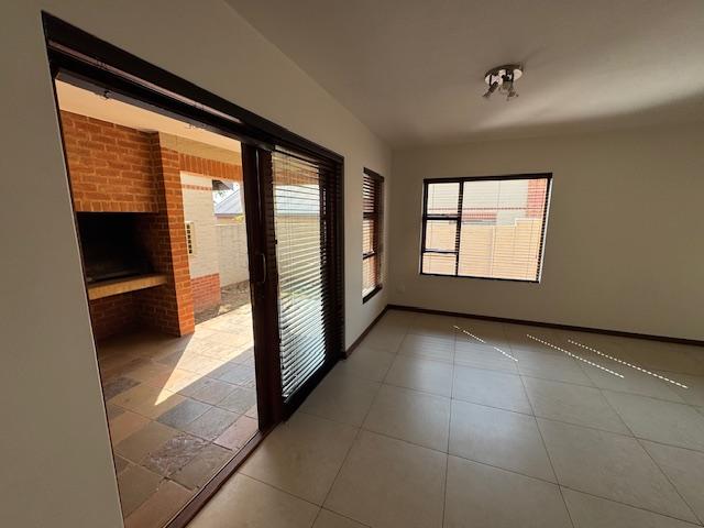 3 Bedroom Property for Sale in Candlewoods Country Estate Gauteng