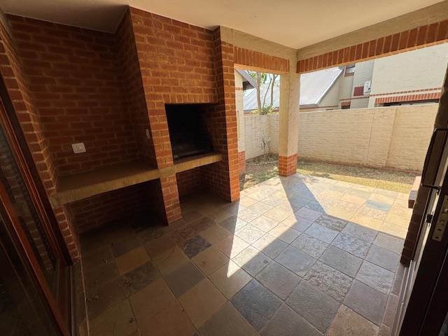 3 Bedroom Property for Sale in Candlewoods Country Estate Gauteng