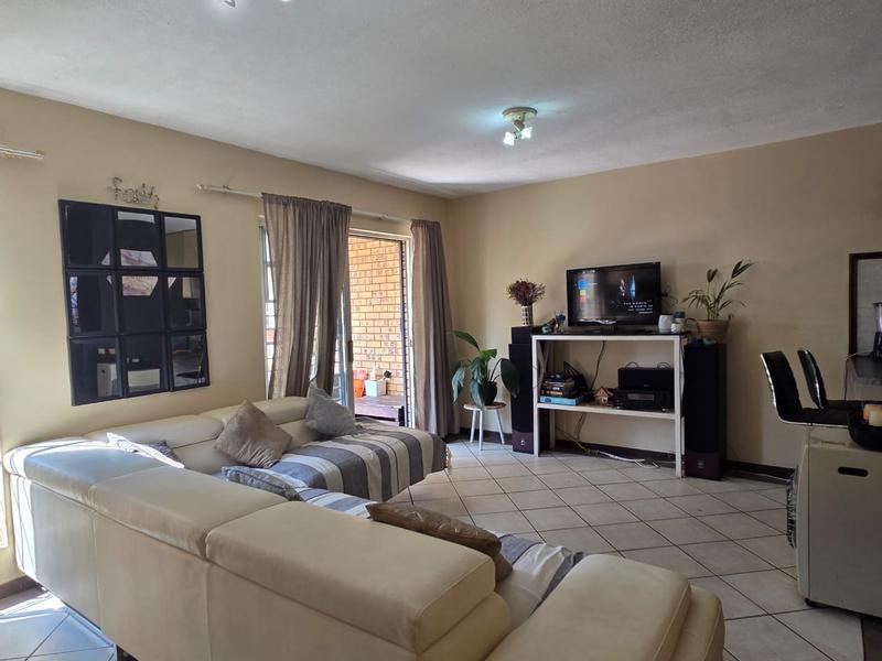 To Let 2 Bedroom Property for Rent in Olympus AH Gauteng