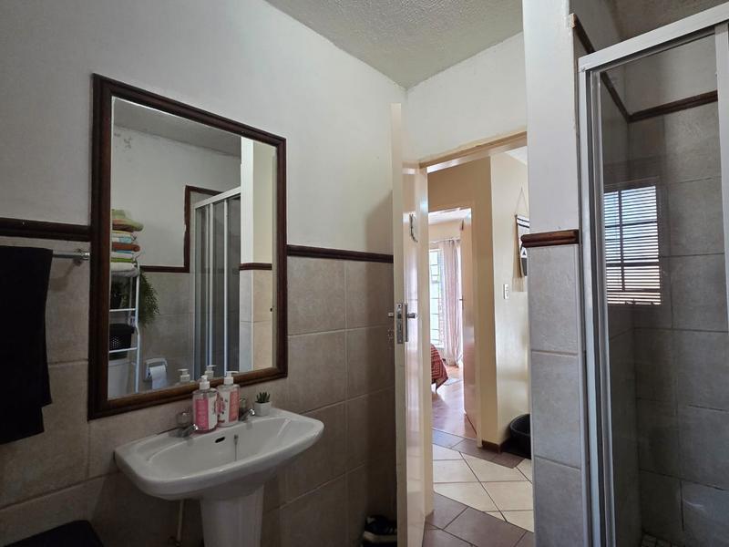 To Let 2 Bedroom Property for Rent in Olympus AH Gauteng