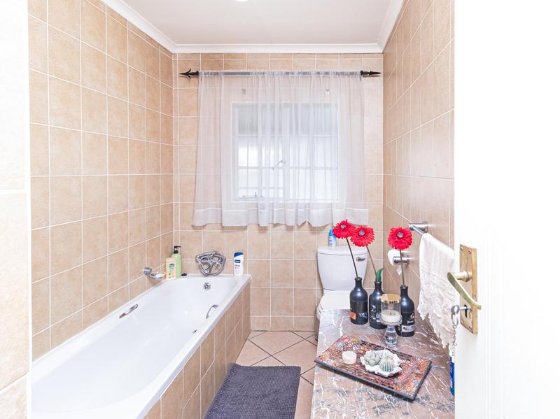 4 Bedroom Property for Sale in Amberfield Glen Gauteng