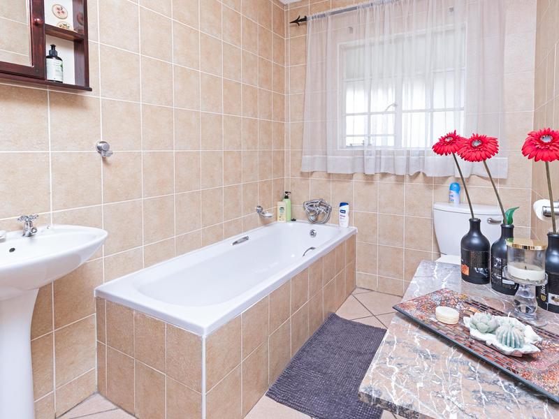 4 Bedroom Property for Sale in Amberfield Glen Gauteng