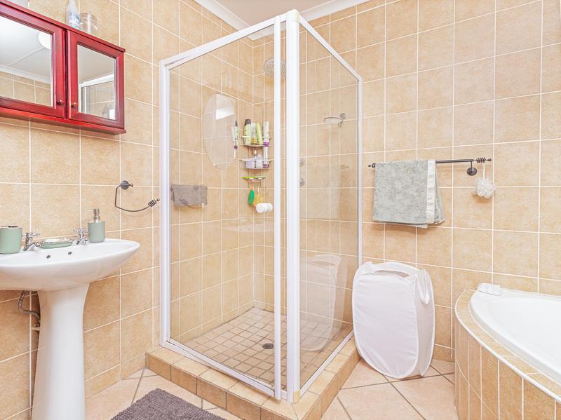 4 Bedroom Property for Sale in Amberfield Glen Gauteng