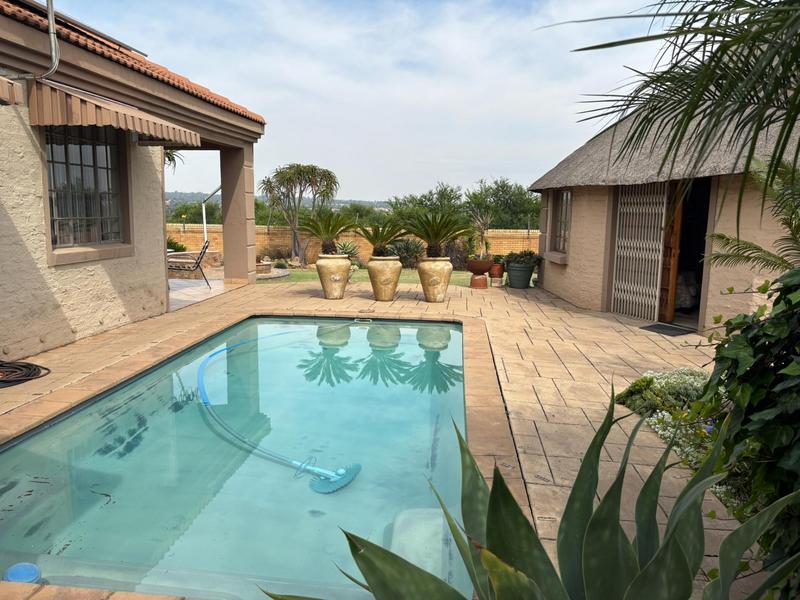 4 Bedroom Property for Sale in Amberfield Glen Gauteng