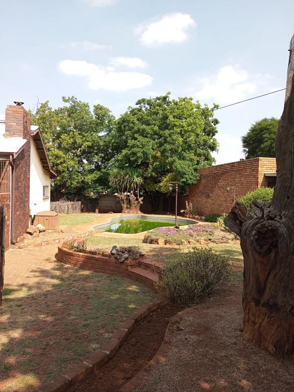 6 Bedroom Property for Sale in Casseldale Gauteng