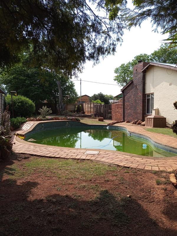 6 Bedroom Property for Sale in Casseldale Gauteng