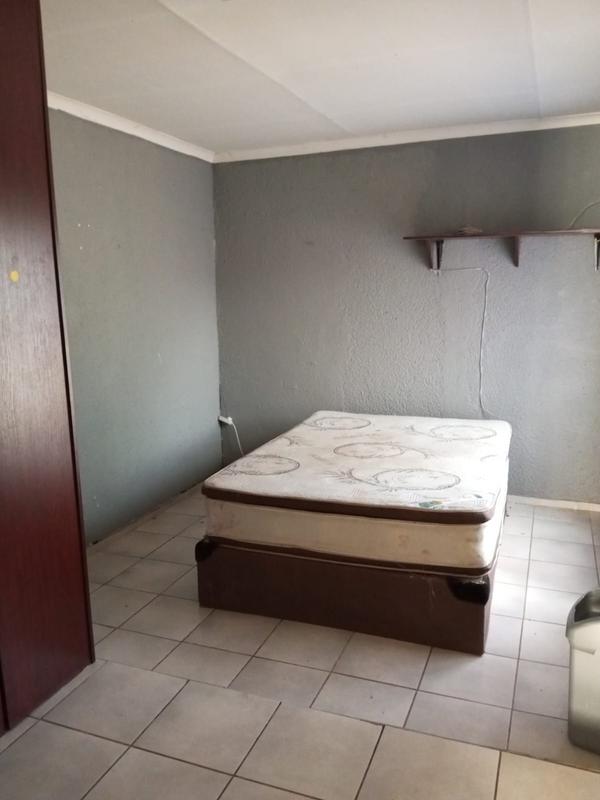 6 Bedroom Property for Sale in Casseldale Gauteng