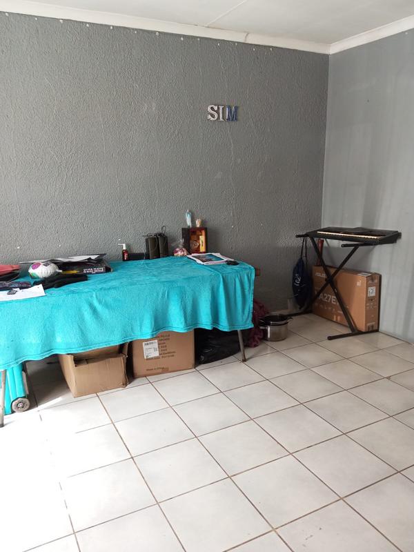 6 Bedroom Property for Sale in Casseldale Gauteng