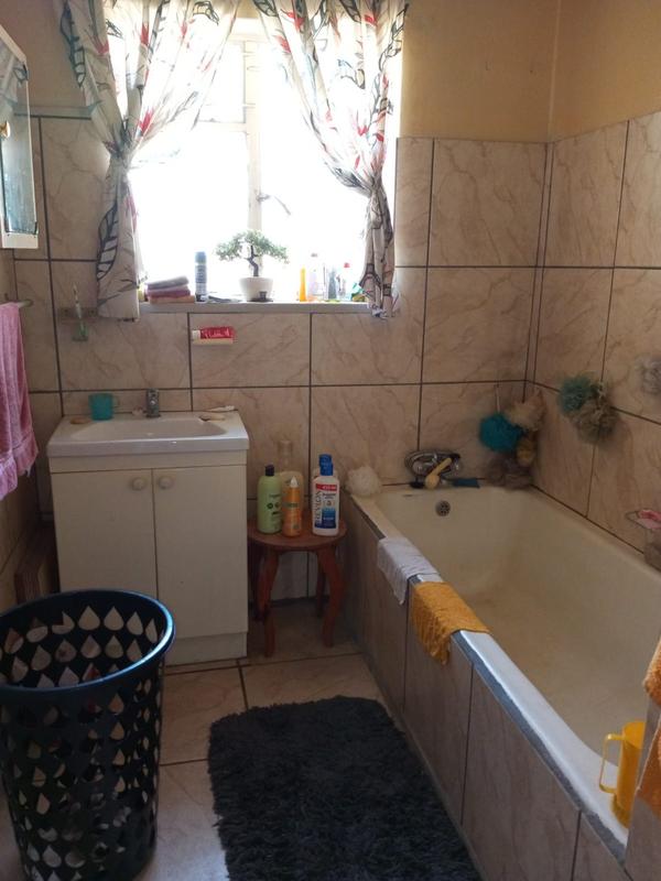 6 Bedroom Property for Sale in Casseldale Gauteng
