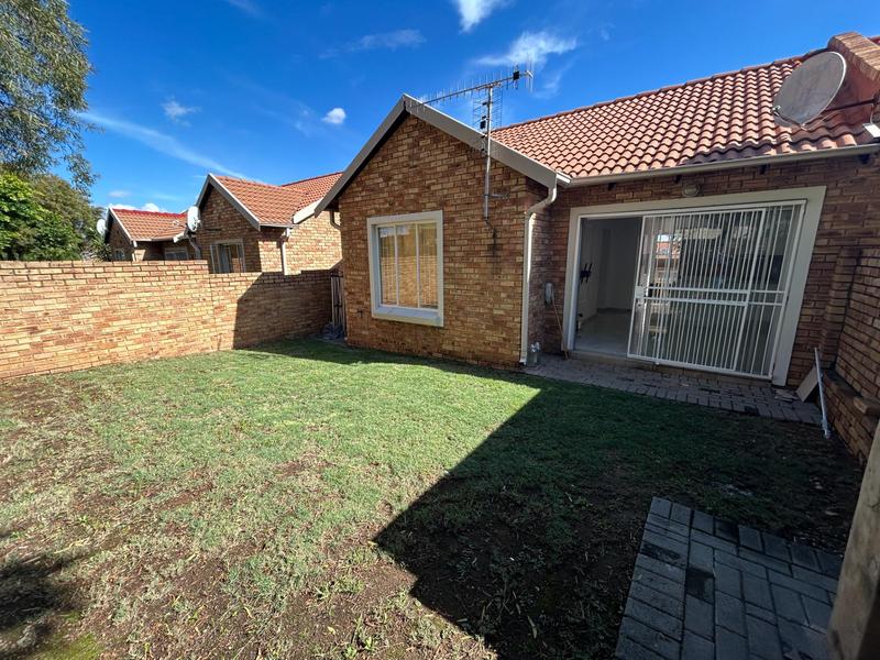 To Let 2 Bedroom Property for Rent in Kosmosdal Gauteng