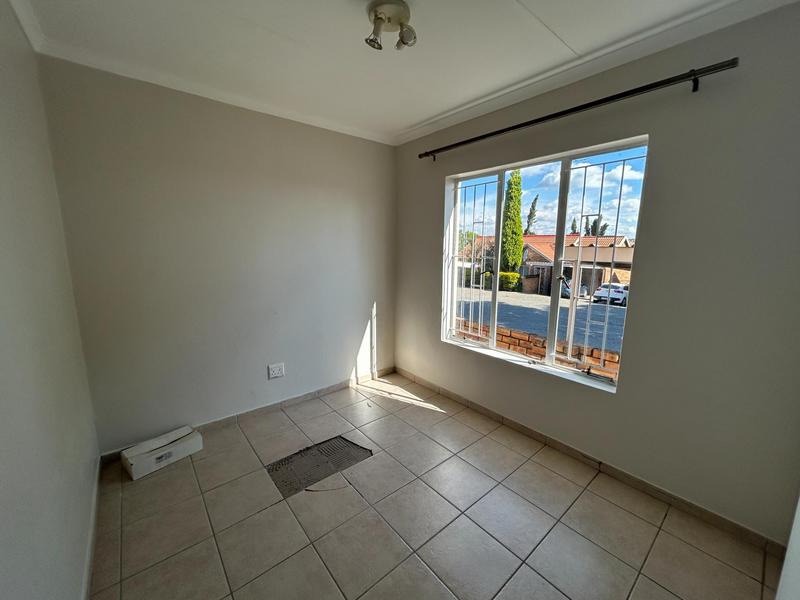 To Let 2 Bedroom Property for Rent in Kosmosdal Gauteng