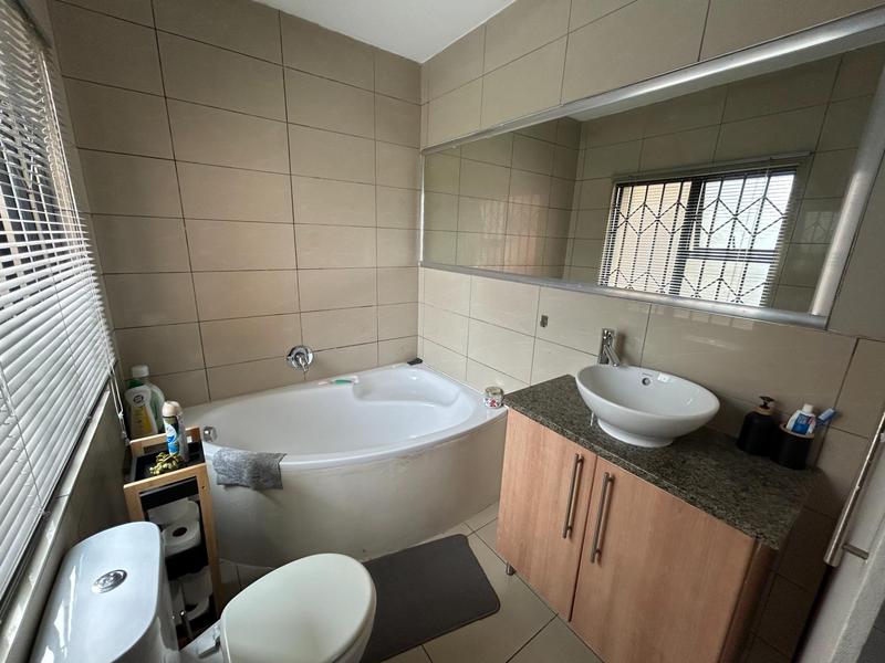 To Let 2 Bedroom Property for Rent in Rooihuiskraal North Gauteng
