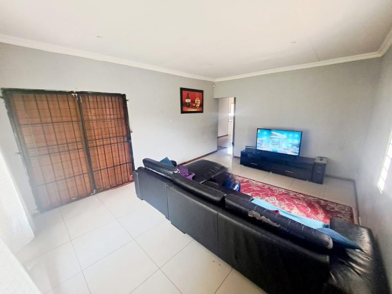 3 Bedroom Property for Sale in Heuweloord Gauteng