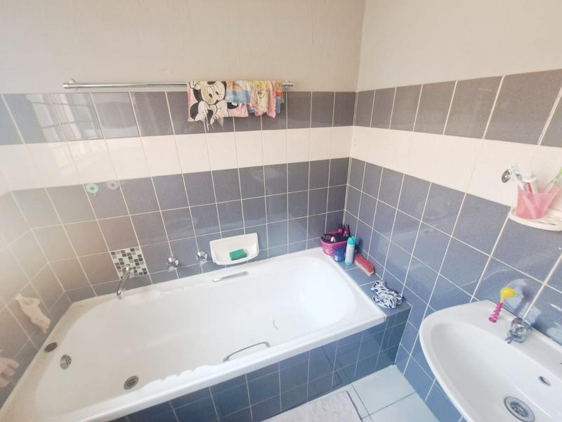 3 Bedroom Property for Sale in Heuweloord Gauteng