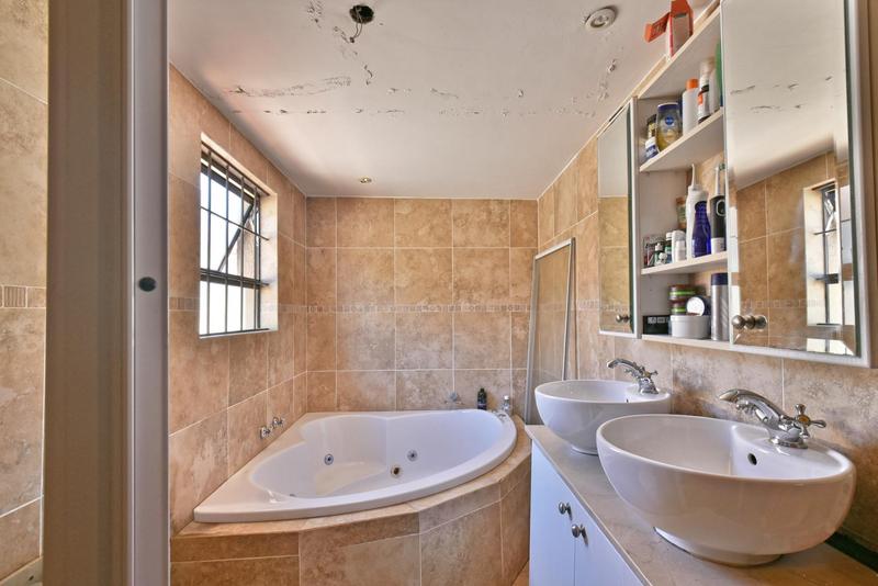 5 Bedroom Property for Sale in Kensington Gauteng