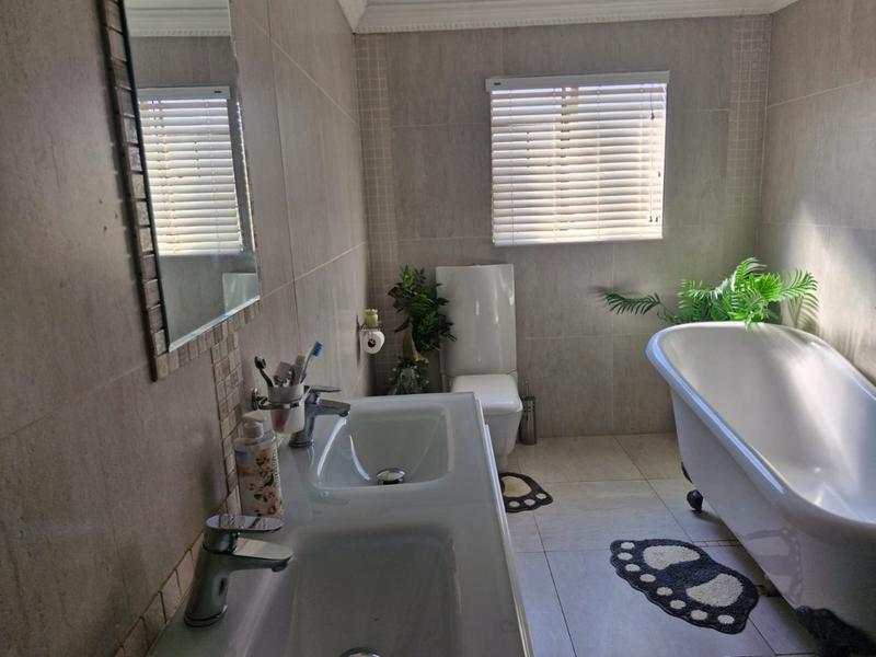 4 Bedroom Property for Sale in The Orchards Gauteng
