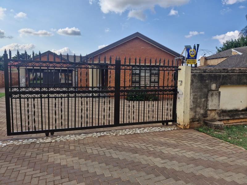 4 Bedroom Property for Sale in The Orchards Gauteng