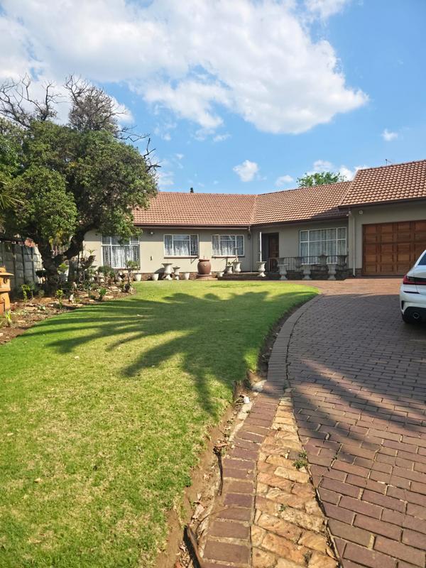 3 Bedroom Property for Sale in Birchleigh North Gauteng