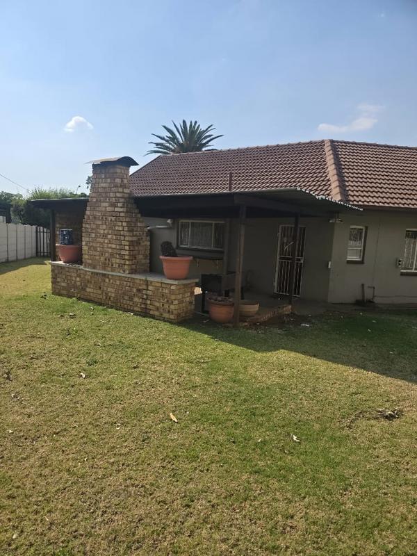 3 Bedroom Property for Sale in Birchleigh North Gauteng