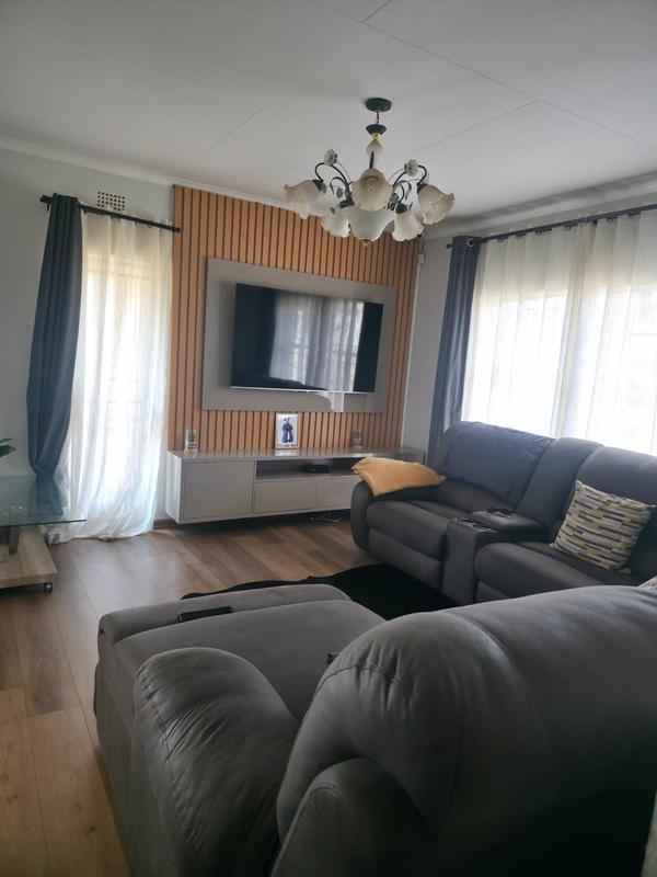 3 Bedroom Property for Sale in Birchleigh North Gauteng