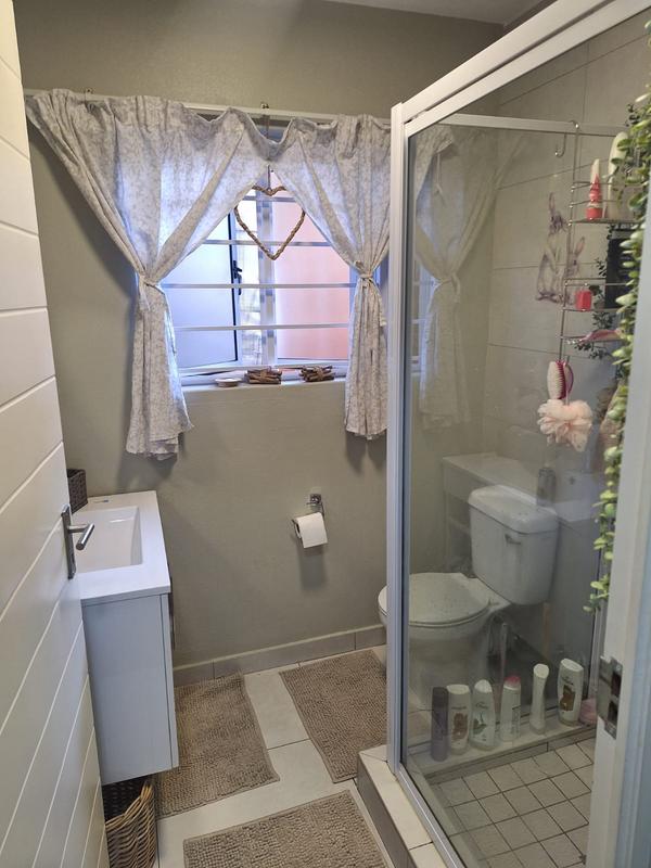 To Let 1 Bedroom Property for Rent in Linden Gauteng