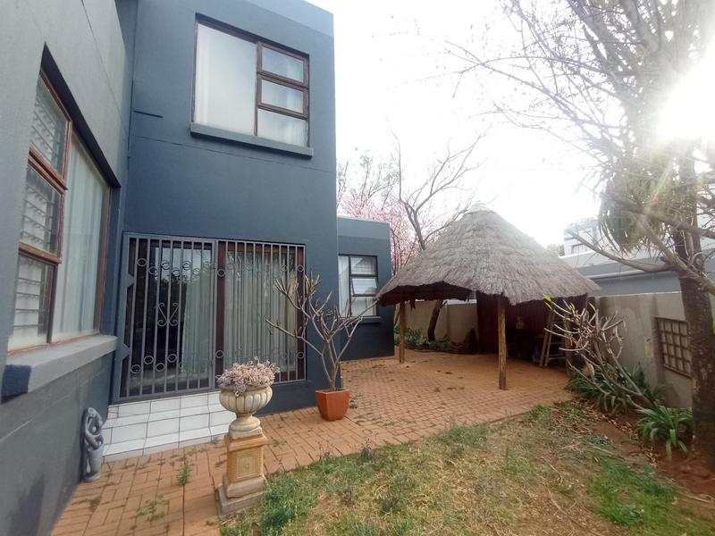 2 Bedroom Property for Sale in Helderkruin Gauteng