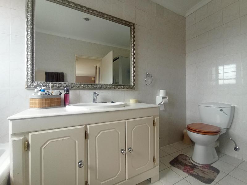 2 Bedroom Property for Sale in Helderkruin Gauteng