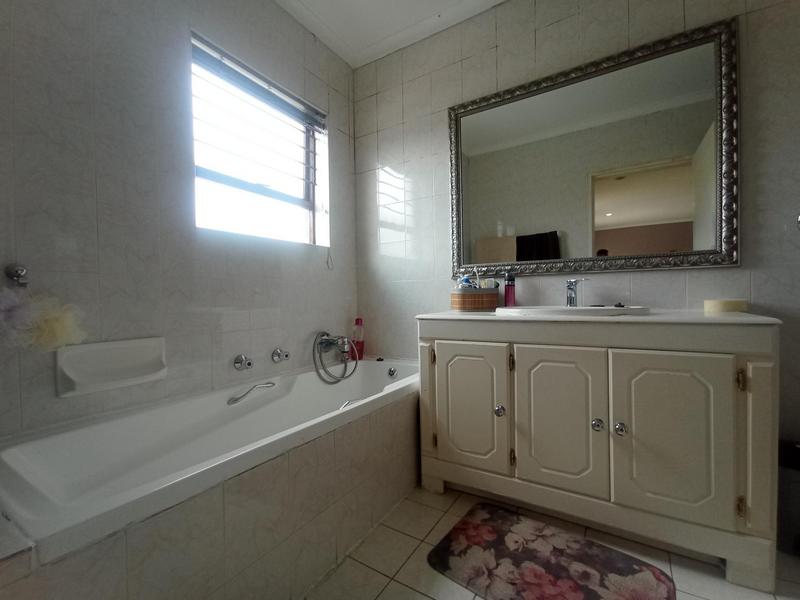 2 Bedroom Property for Sale in Helderkruin Gauteng