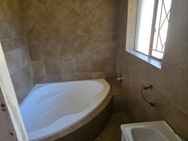 To Let 3 Bedroom Property for Rent in Kibler Park Gauteng