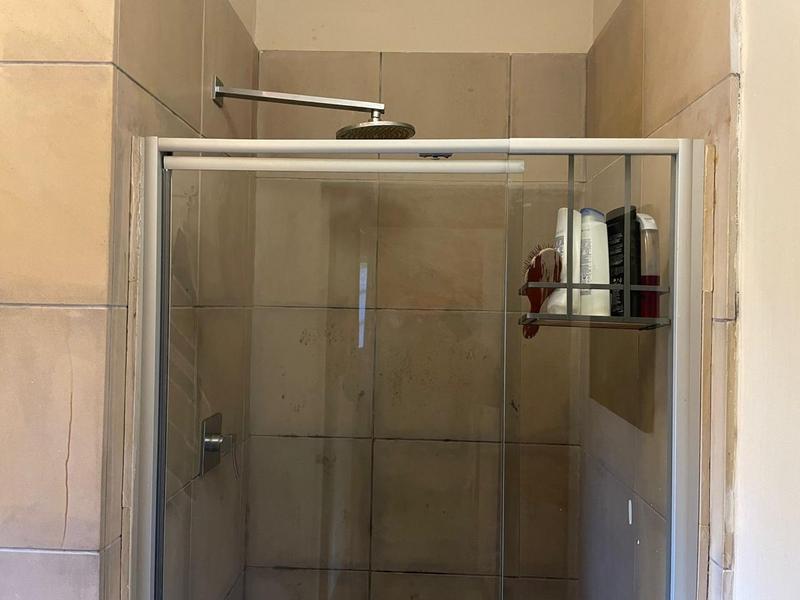To Let 2 Bedroom Property for Rent in Robindale Gauteng
