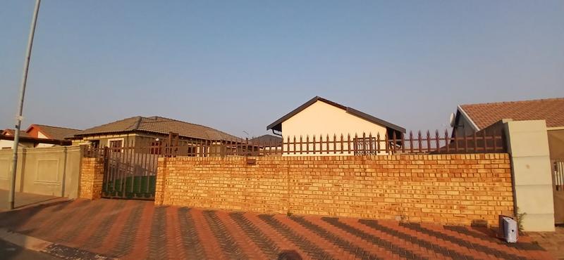 2 Bedroom Property for Sale in Kagiso Gauteng