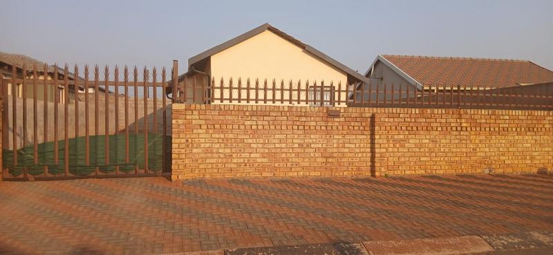2 Bedroom Property for Sale in Kagiso Gauteng