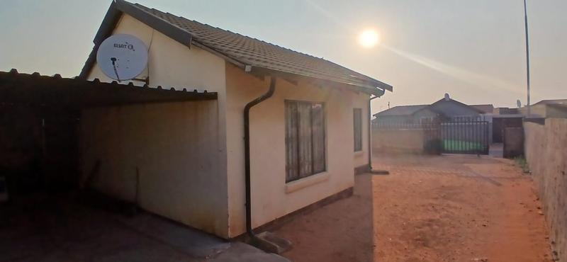 2 Bedroom Property for Sale in Kagiso Gauteng