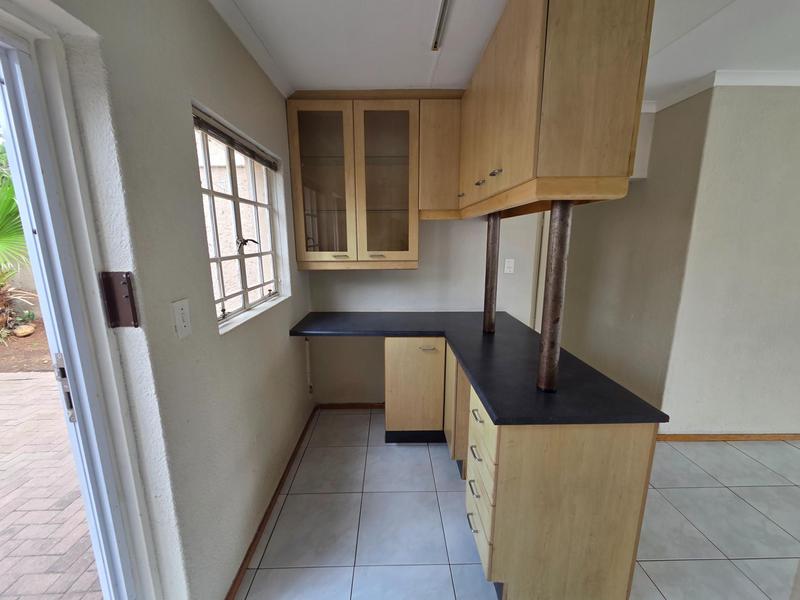 To Let 2 Bedroom Property for Rent in Edenvale Gauteng