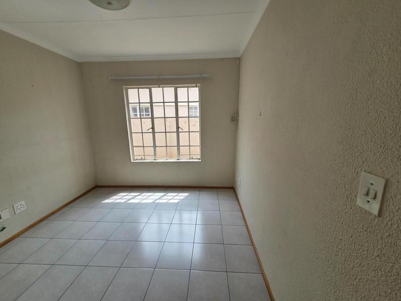 To Let 2 Bedroom Property for Rent in Edenvale Gauteng