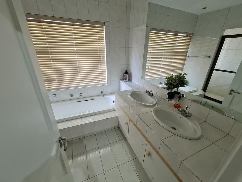 5 Bedroom Property for Sale in Sandown Gauteng