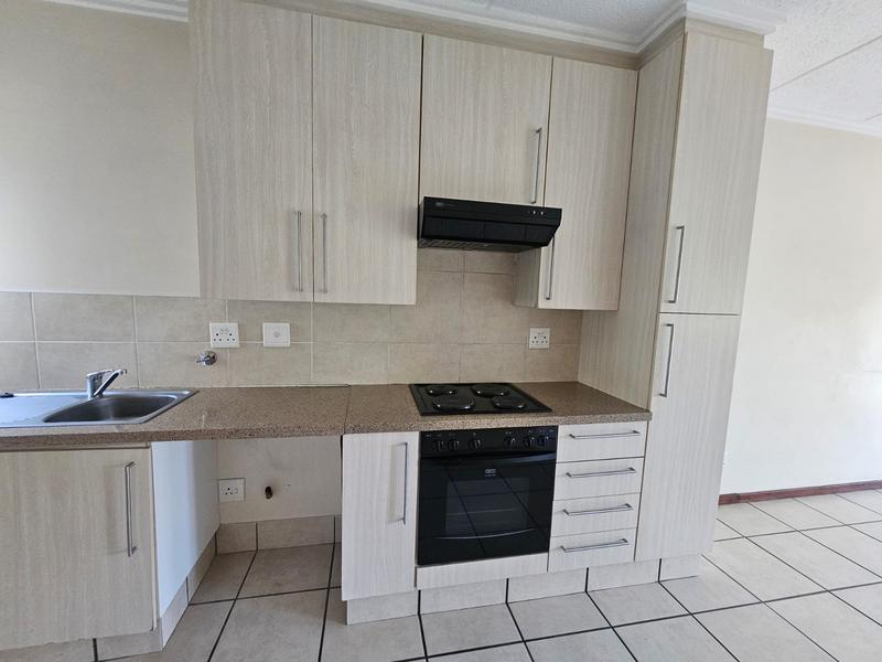To Let 1 Bedroom Property for Rent in Lonehill Gauteng