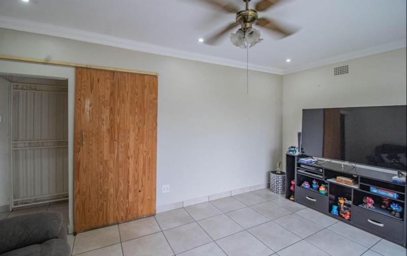 4 Bedroom Property for Sale in General Albertspark Gauteng
