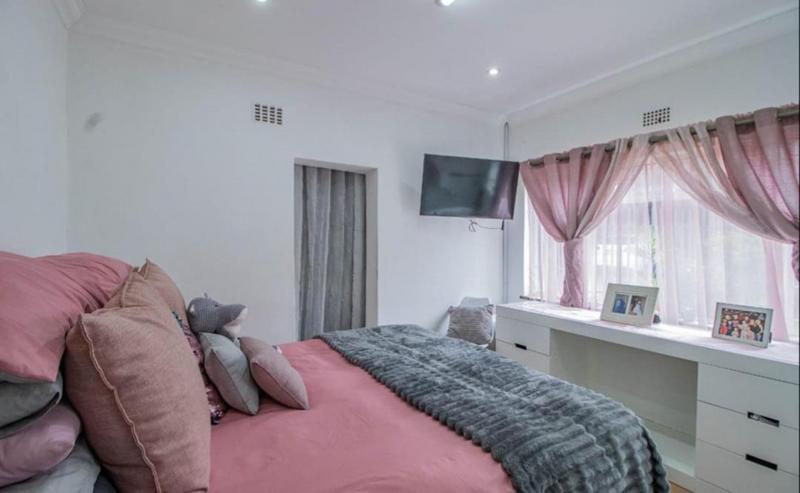 4 Bedroom Property for Sale in General Albertspark Gauteng
