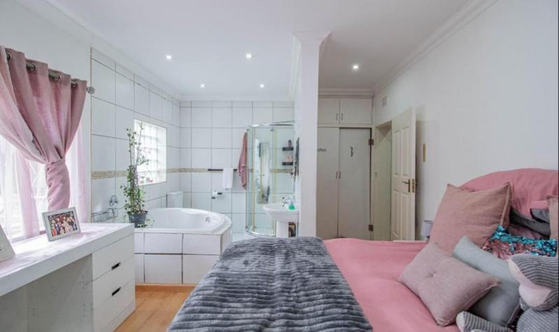 4 Bedroom Property for Sale in General Albertspark Gauteng