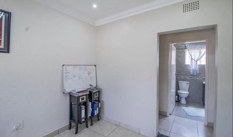 4 Bedroom Property for Sale in General Albertspark Gauteng