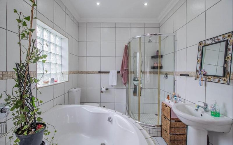 4 Bedroom Property for Sale in General Albertspark Gauteng
