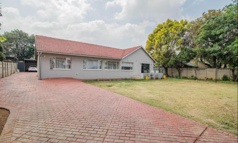 4 Bedroom Property for Sale in General Albertspark Gauteng