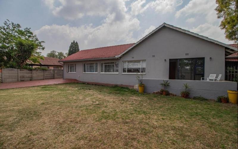 4 Bedroom Property for Sale in General Albertspark Gauteng