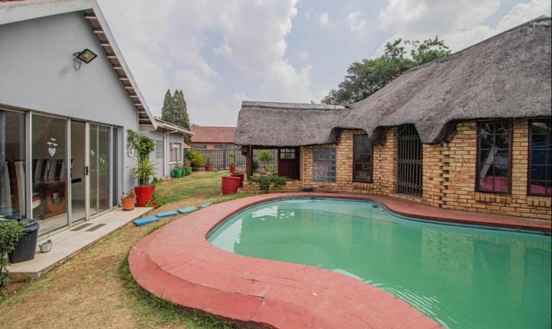 4 Bedroom Property for Sale in General Albertspark Gauteng
