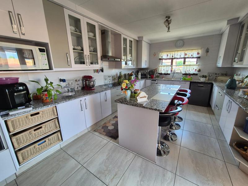 3 Bedroom Property for Sale in Linmeyer Gauteng