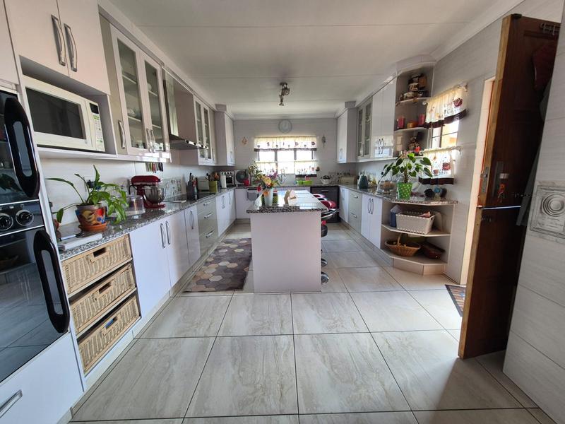 3 Bedroom Property for Sale in Linmeyer Gauteng