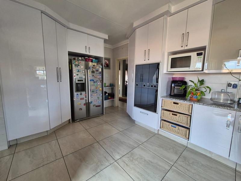 3 Bedroom Property for Sale in Linmeyer Gauteng