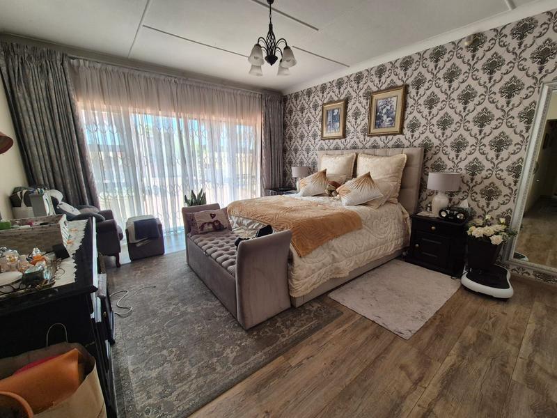 3 Bedroom Property for Sale in Linmeyer Gauteng